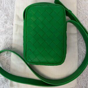 BOTTEGA VENETA Green Intrecciato Messenger Bag